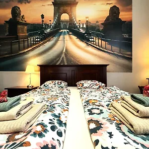 Liana-luxury And Flat Budapest