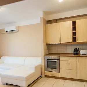  Apartman Center Ház